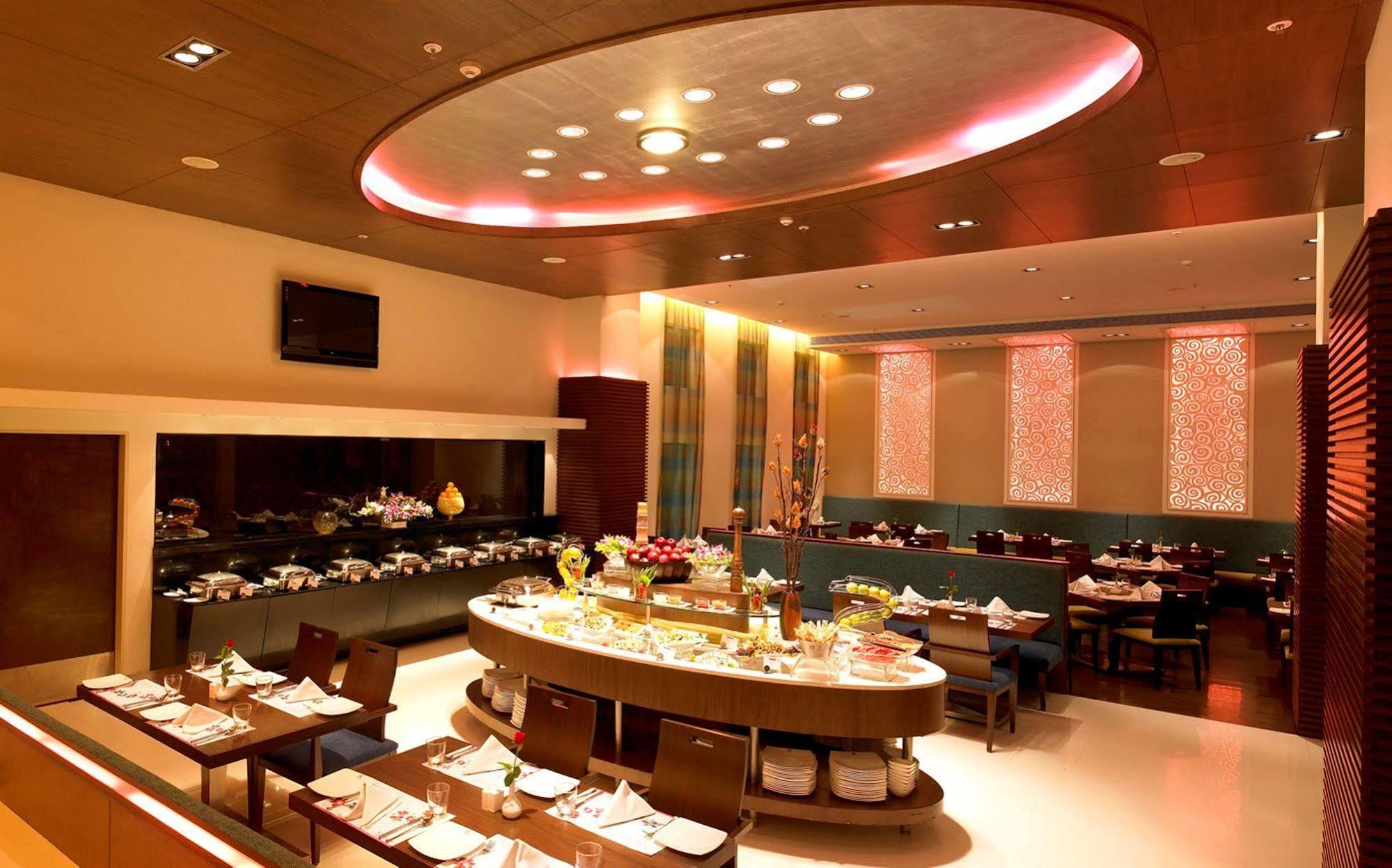 Royal Orchid Central, Pune Restoran gambar